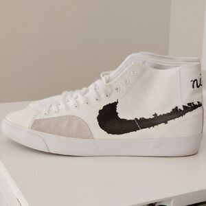 Nike SB Blazer Court Mid-premium Sneaker.